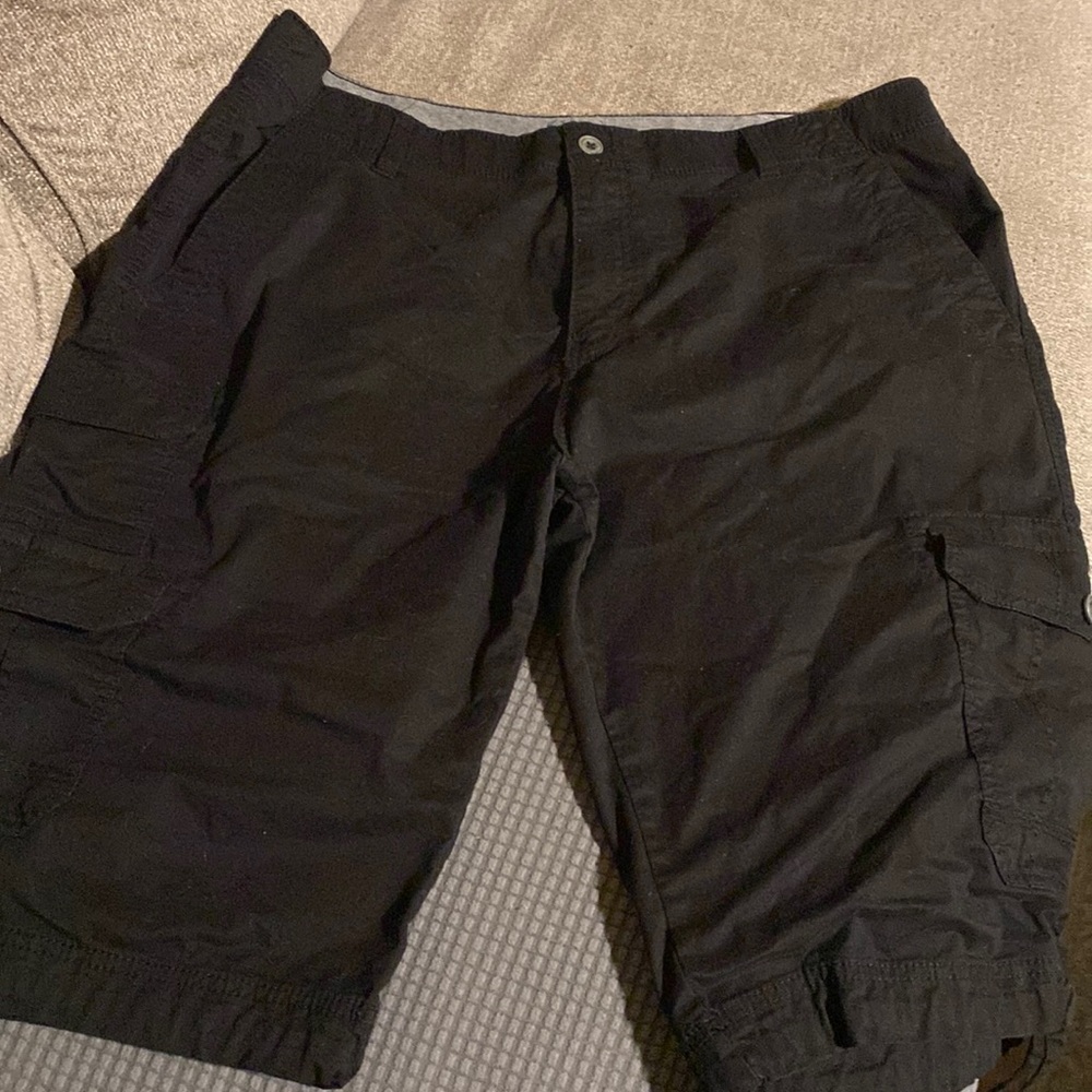 Men’s Black cargo shorts size 40